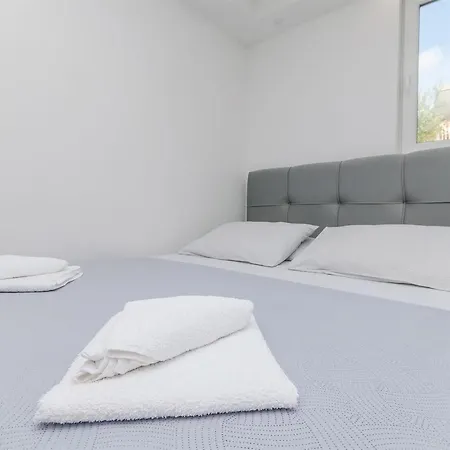 Apartments Milan Rogoznica  Extérieur photo